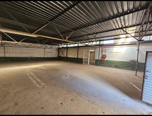 256M² WAREHOUSE TO LET IN MALVERN